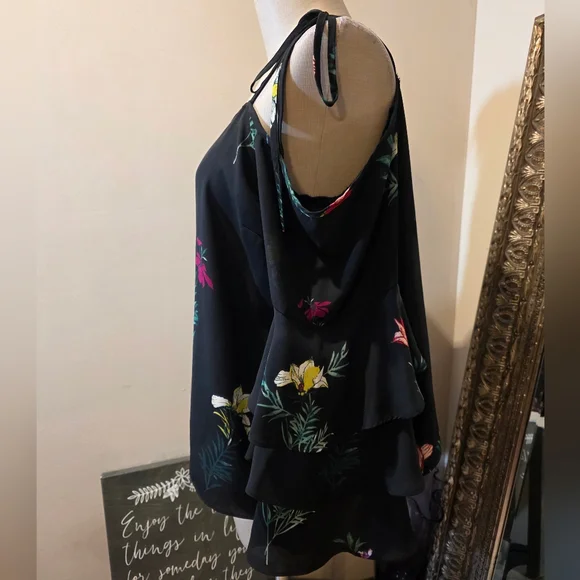 Vince Camuto Black Tropical Garden Off The Shoulder Top. Sz Med. NWOT. - Picture 5 of 8